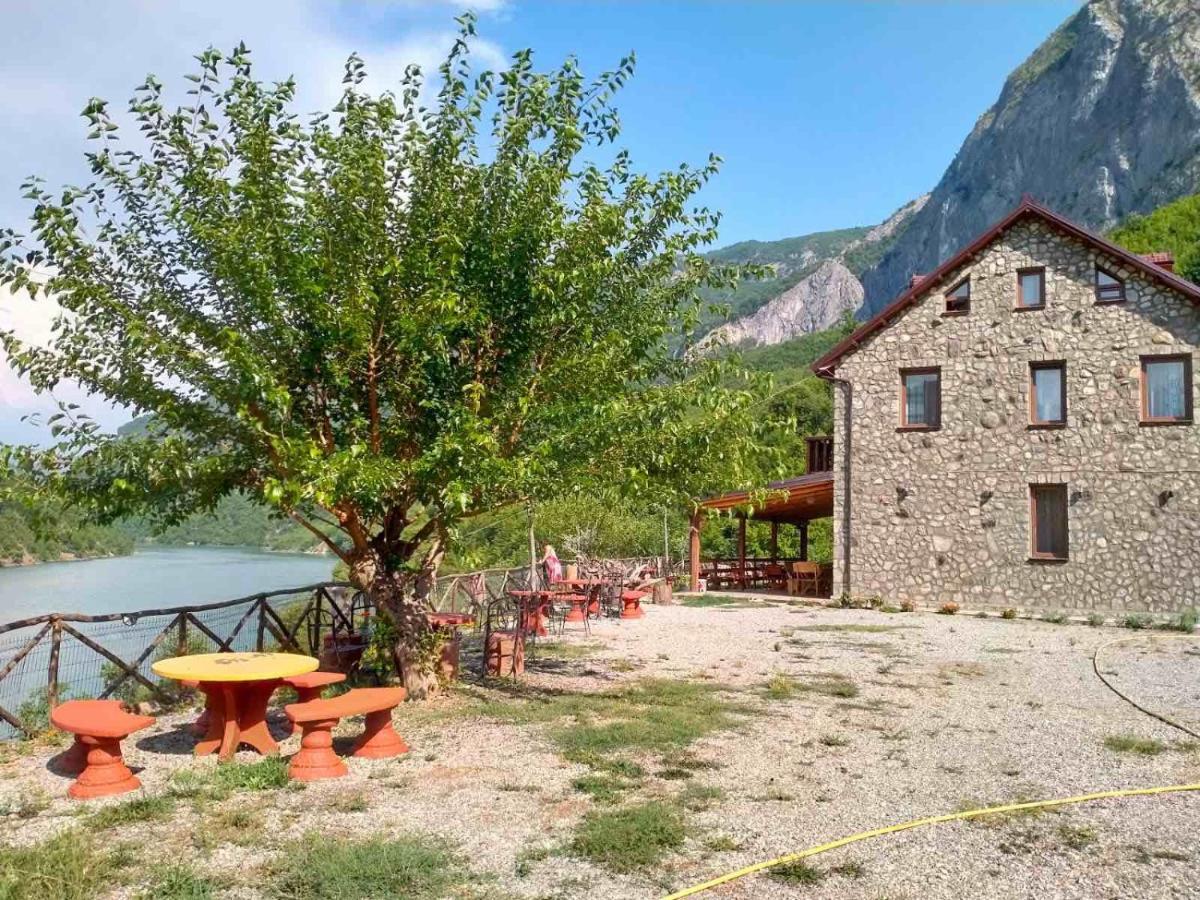 Guest House Aprripe Guri Firza Exterior foto